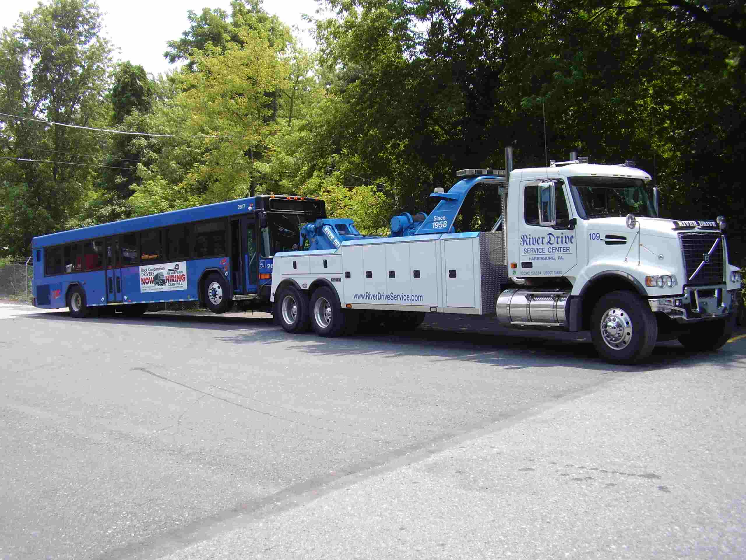 2023 large bus towing